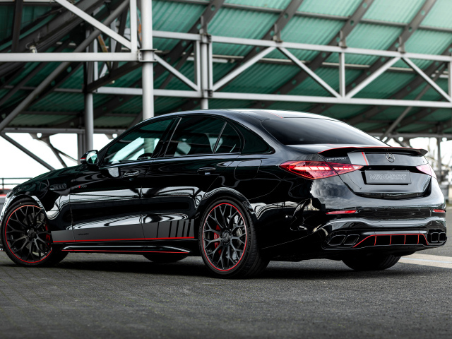 Черный автомобиль Manhart CRE 700 2024 года вид сзади