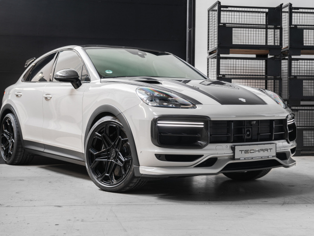 Автомобиль Porsche Cayenne Turbo GT в гараже