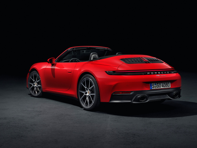 Красный  Porsche 911 Carrera Cabriolet 2024 года вид сзади