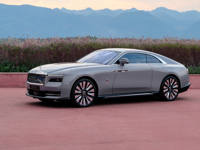 Автомобиль  Rolls-Royce Spectre