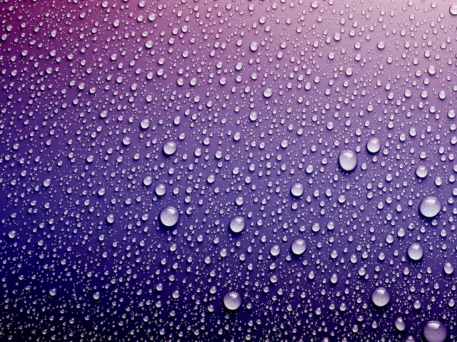 Фиолетовый фон с брызгами воды