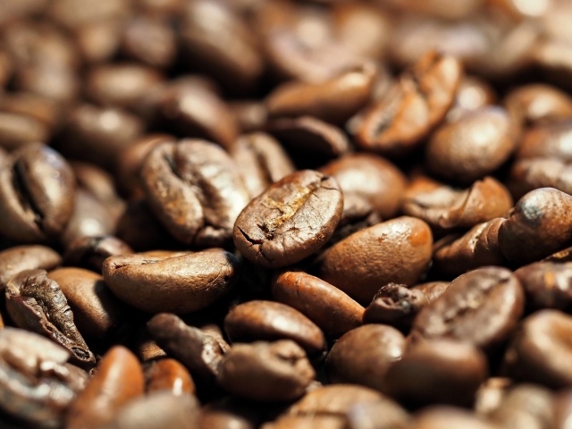 Ароматные жареные кофейные зерна