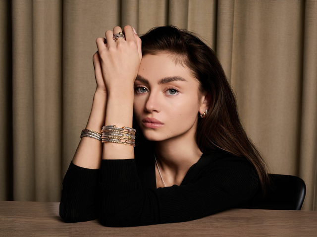 Молодая модель Лени Олуми Клум  с красивыми глазами