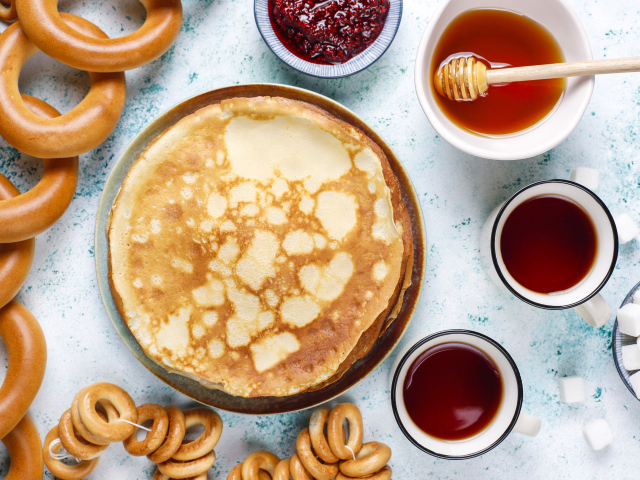 Аппетитные блины и угощения на праздник Масленица