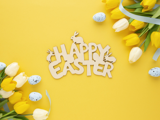 Надпись Счастливой Пасхи на желтом фоне с тюльпанами