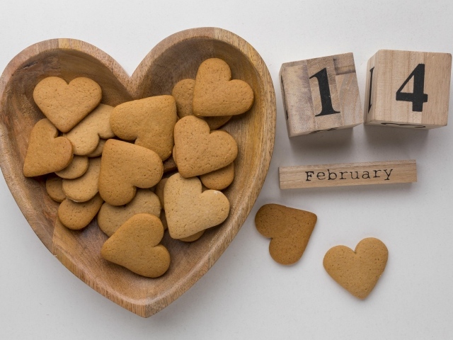 Печенье в форме сердца на 14 февраля