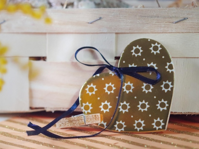 Больше сердце с деревянным ящиком