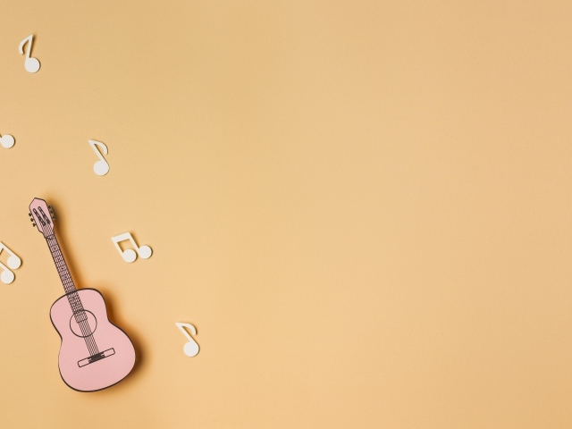 Бумажная гитара и ноты на бежевом фоне