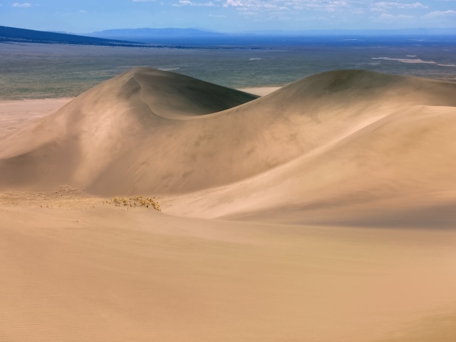 Песчаные дюны в пустыне 