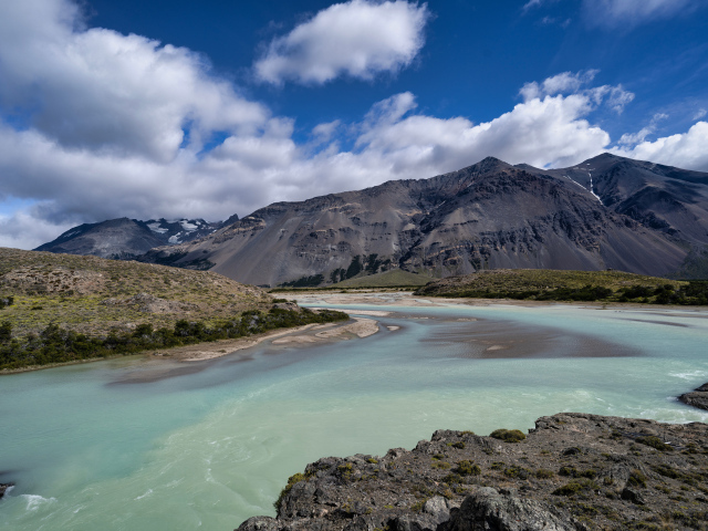 Голубая вода в горной реке, Аргентина