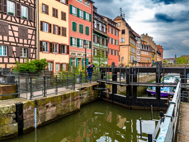 Дом а у водного канала города Страсбург, Франция