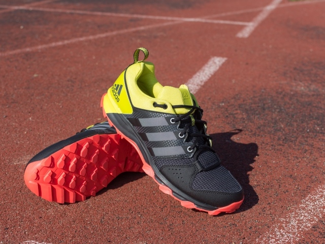 Спортивные кроссовки адидас 