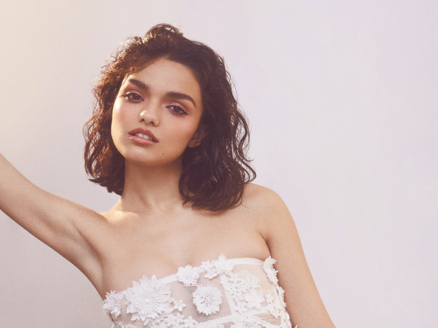 Милая молодая девушка актриса Рэйчел Зеглер