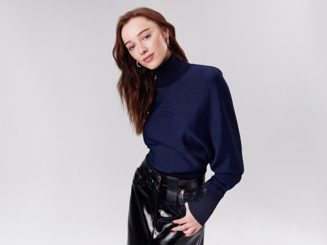 Рыжеволосая девушка актриса Фиби Дайневор