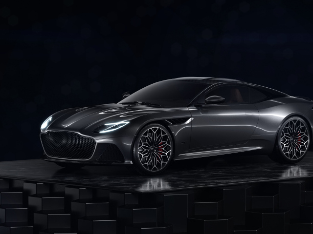Черный дорогой автомобиль Aston Martin DBS Superleggera