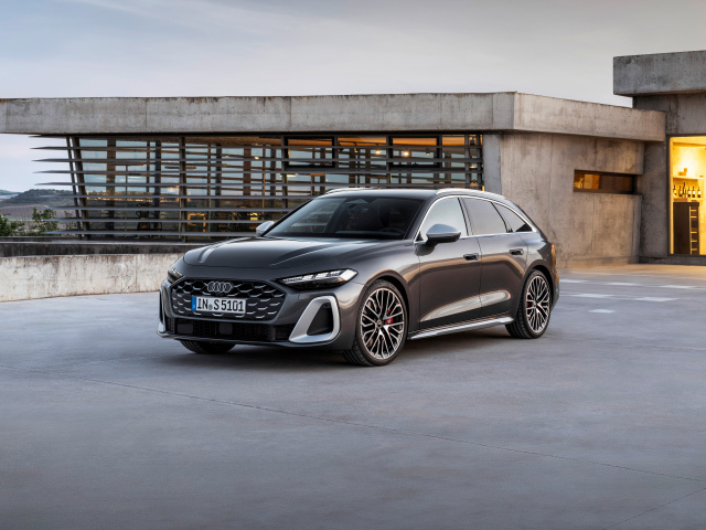 Черный автомобиль Audi S5 Avant TFSI quattro 2024 года