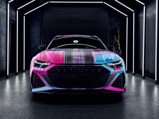 Разноцветный автомобиль Audi RS6  вид спереди