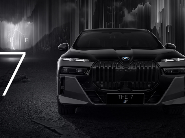 Вид спереди на автомобиль BMW i7