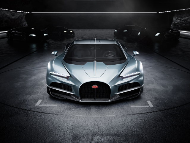 Вид спереди на автомобиль Bugatti Tourbillon 2024 года