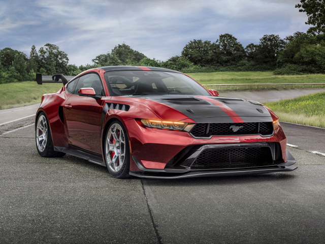 Красный автомобиль Ford Mustang GTD Performance Pack 2025 года