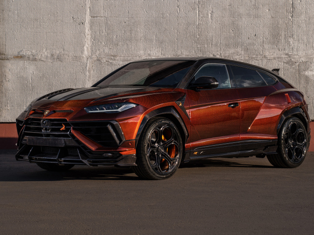 Автомобиль Lamborghini Urus REvo Stealth Edition 2024 года вид спереди