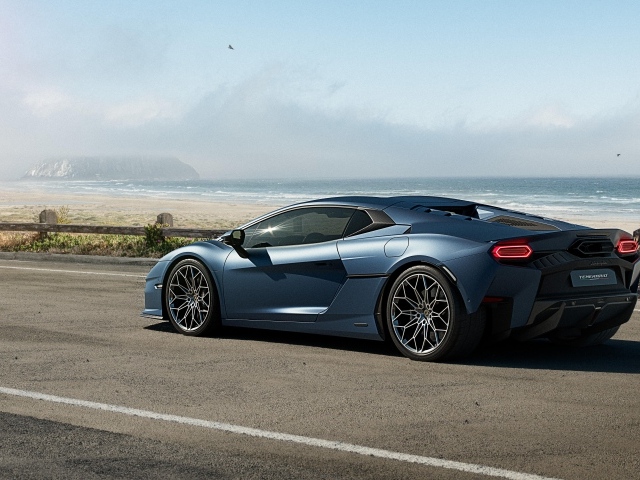 Вид сбоку на спортивный автомобиль Lamborghini Temerario Super