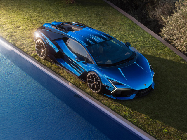 Вид сверху на автомобиль Lamborghini Revuelto Opera Unica 2024 года