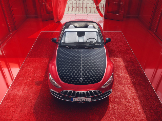 Вид сверху на автомобиль Mercedes-Maybach SL 680 Monogram Series 2024  года