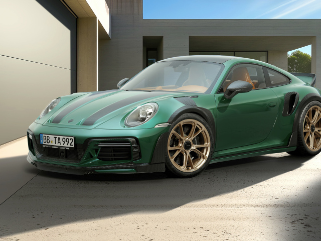 Зеленый автомобиль TechArt GTstreet R Touring