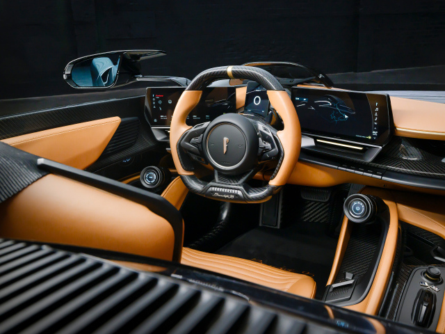 Кожаный салон автомобиля Pininfarina B95 Gotham