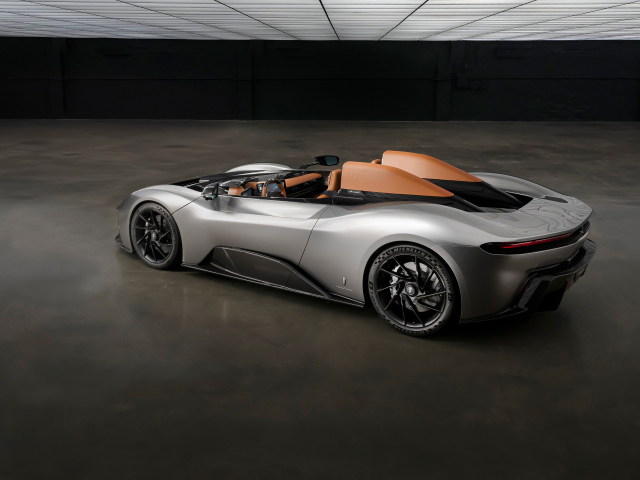 Вид сзади на автомобиль Pininfarina B95 Gotham