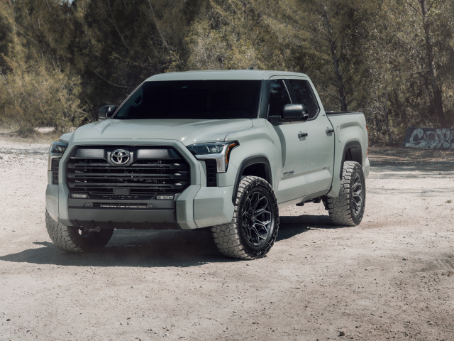 Большой пикап Toyota Tundra