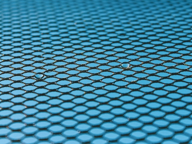 Черная сетка на голубом для фона