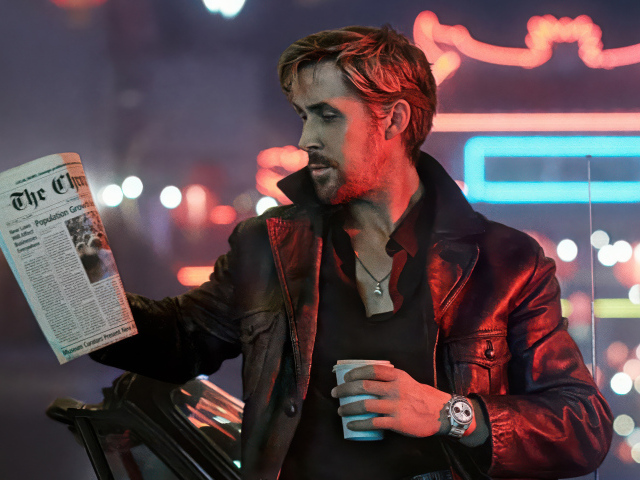 Актер Райан Гослинг с газетой в руке