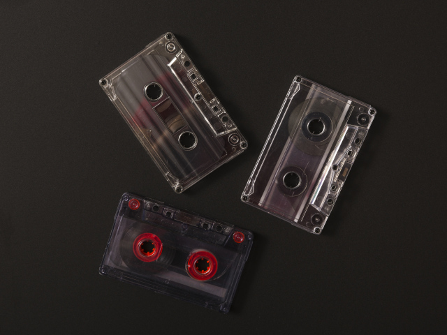 Три кассеты на черном фоне