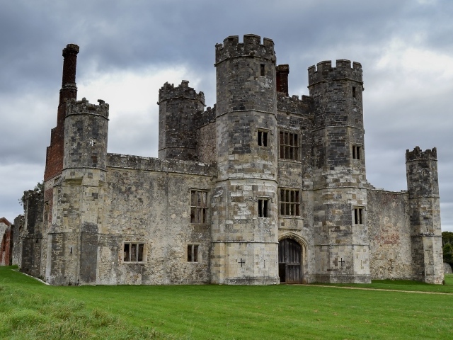 Руины замка в графстве Хэмпшир, Англия