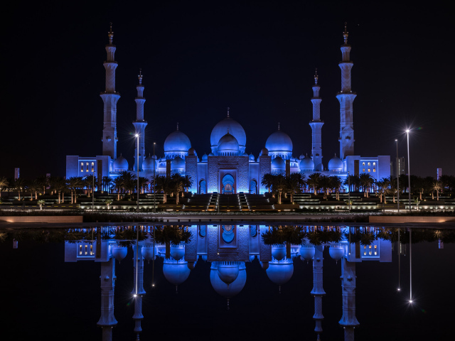 Большая Мечеть Шейха Зайда - Абу-Даби ночью, ОАЭ