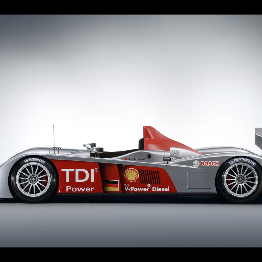 Болид Audi R10 TDI