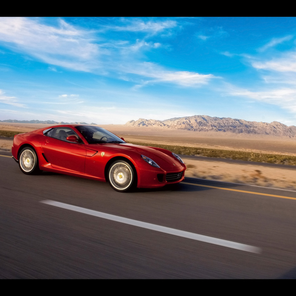 Автомобиль Ferrari GTB 599 на скорости