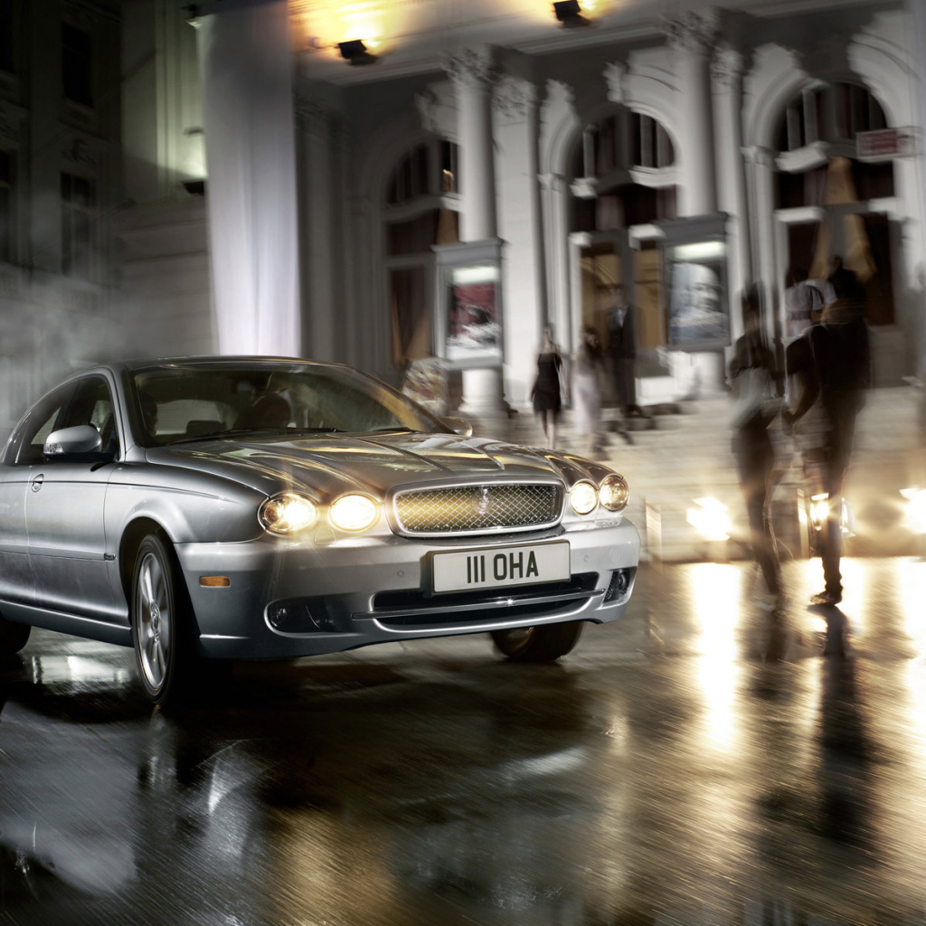 Jaguar под дождем