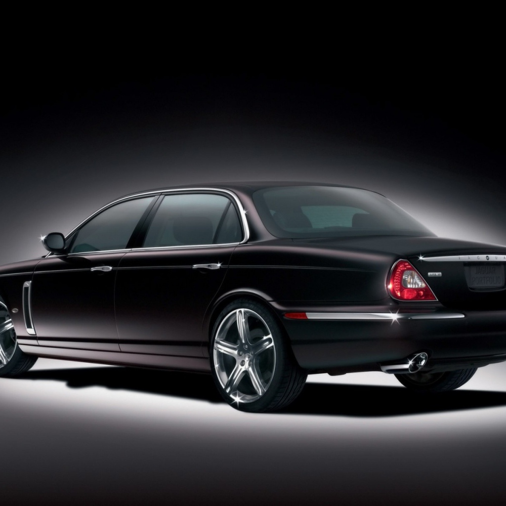 Мощный Jaguar V8