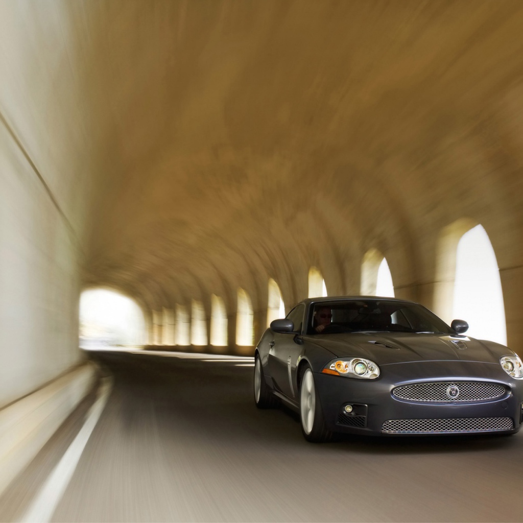 Jaguar XKR автомобиль зверь