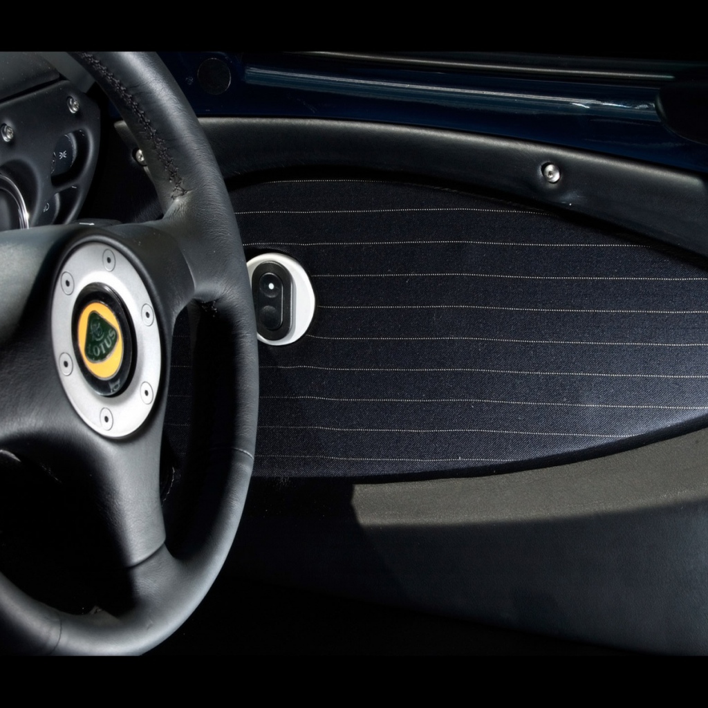 Руль автомобиля Lotus