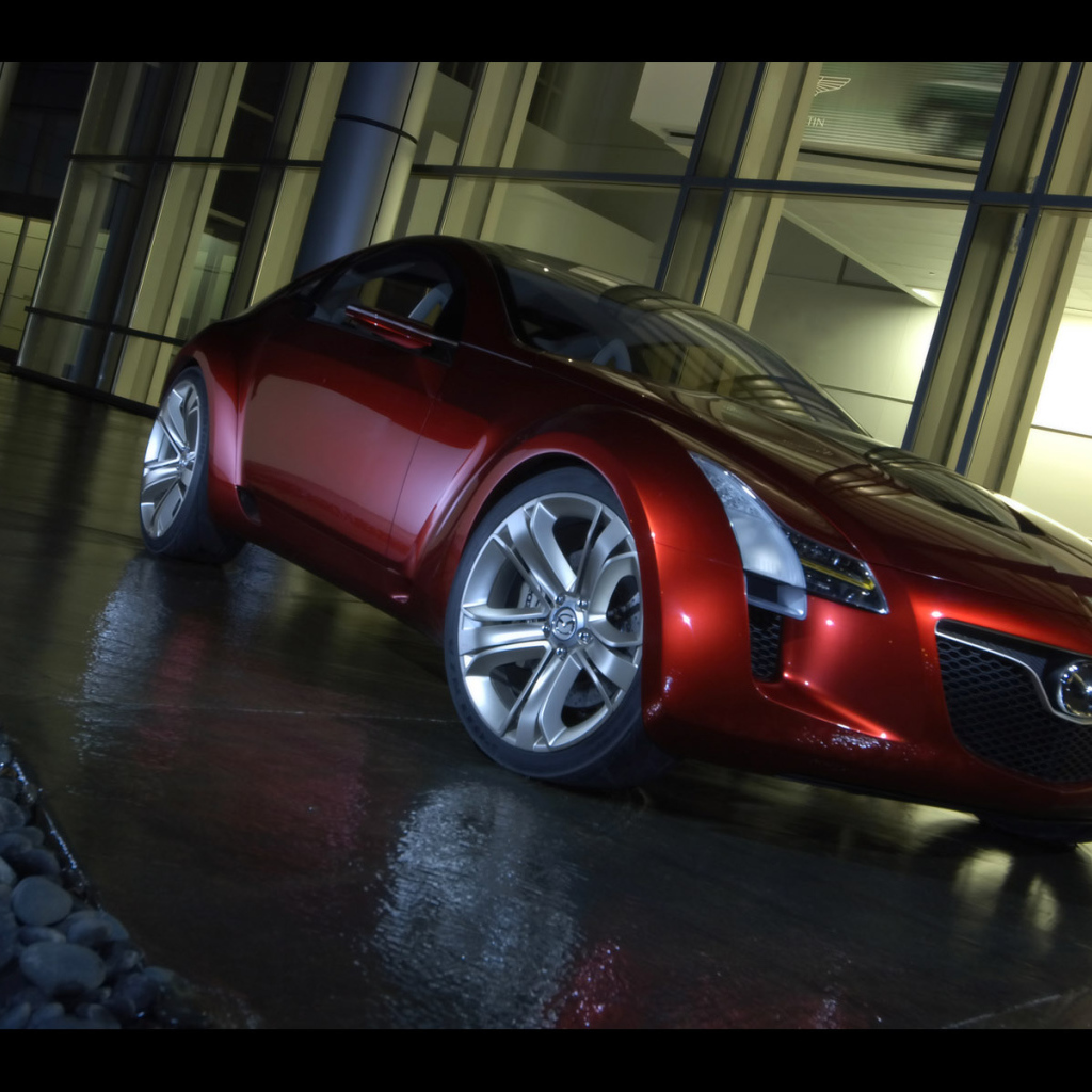 Красная Mazda Kabura