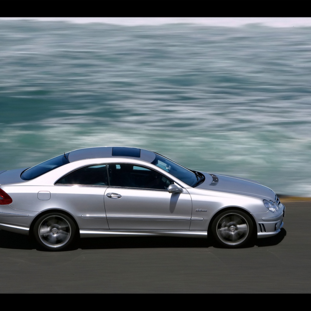 Крутой автомобиль Mercedes CLK