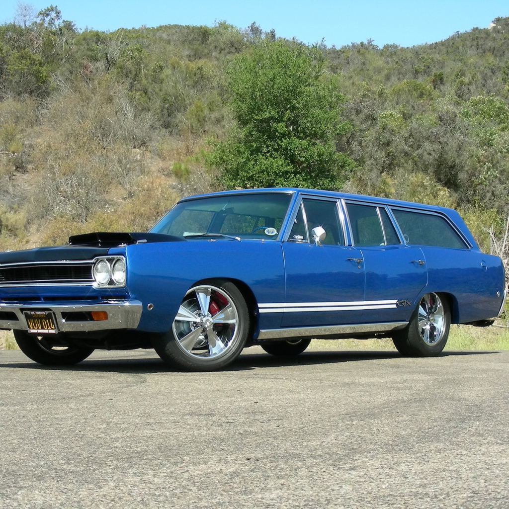 Старый Plymouth 1968 года