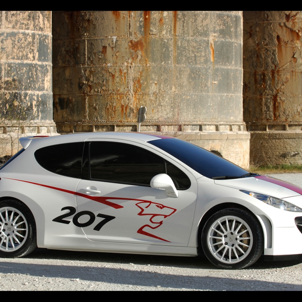 Белый Peugeot 207