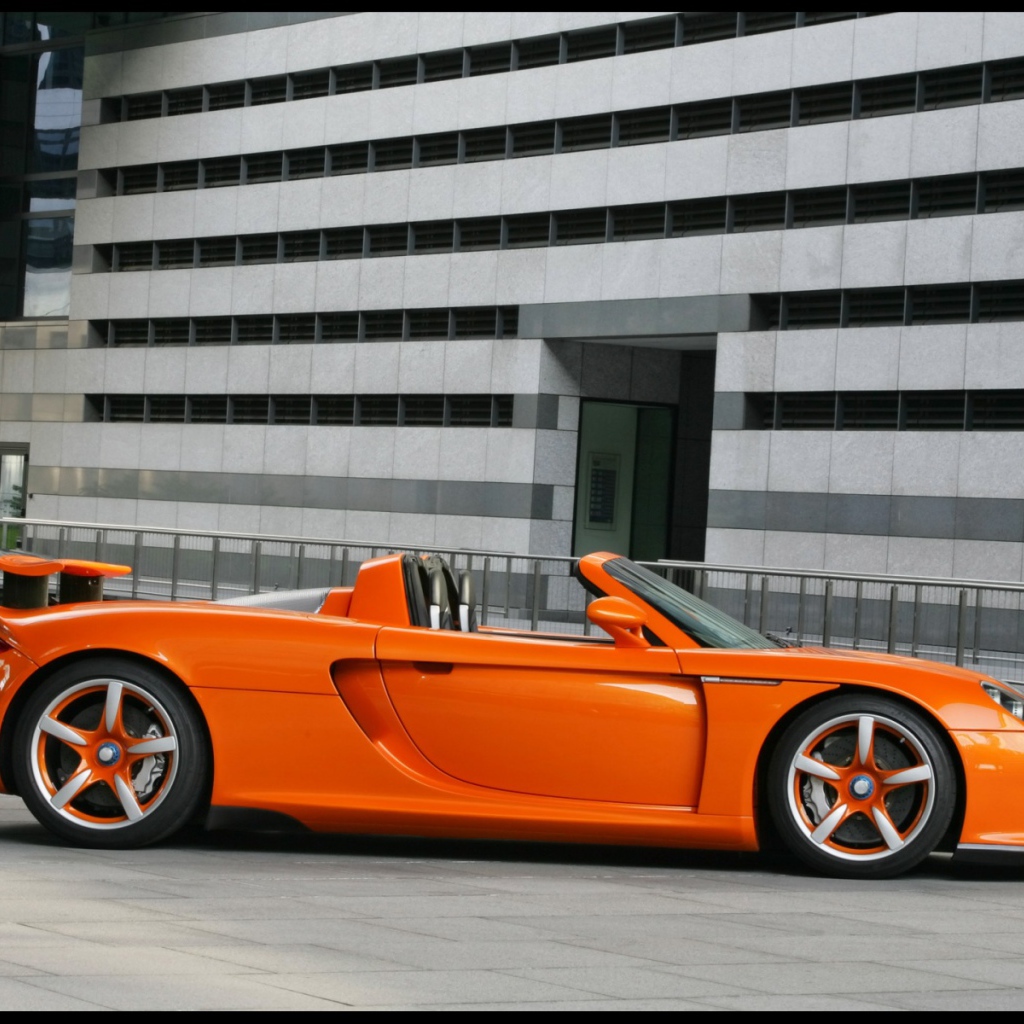 Оранжевый Porsche Carrera