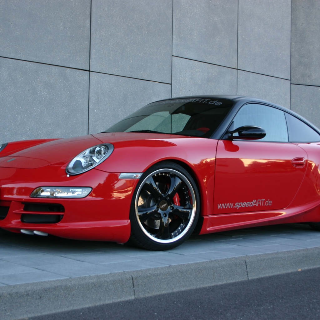 Красный Porsche