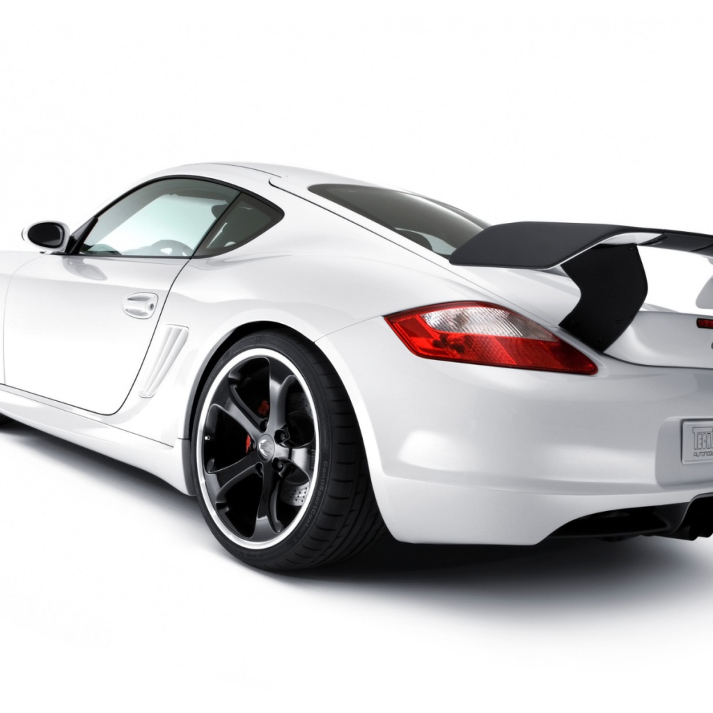 Белый Porsche с черными дисками